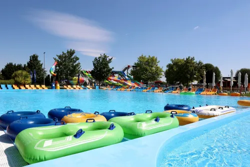 Nafukovačky v bazéne v aquaparku Senec 