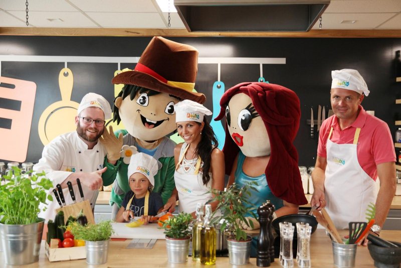 Maskoti Čľupko a Vlnka s rodinou vo Foodie
