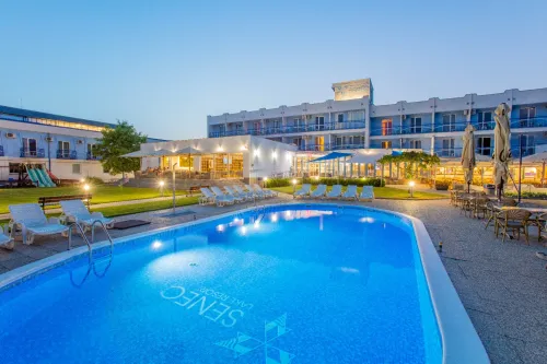 Vonkajší bazén v areáli hotela Senec 