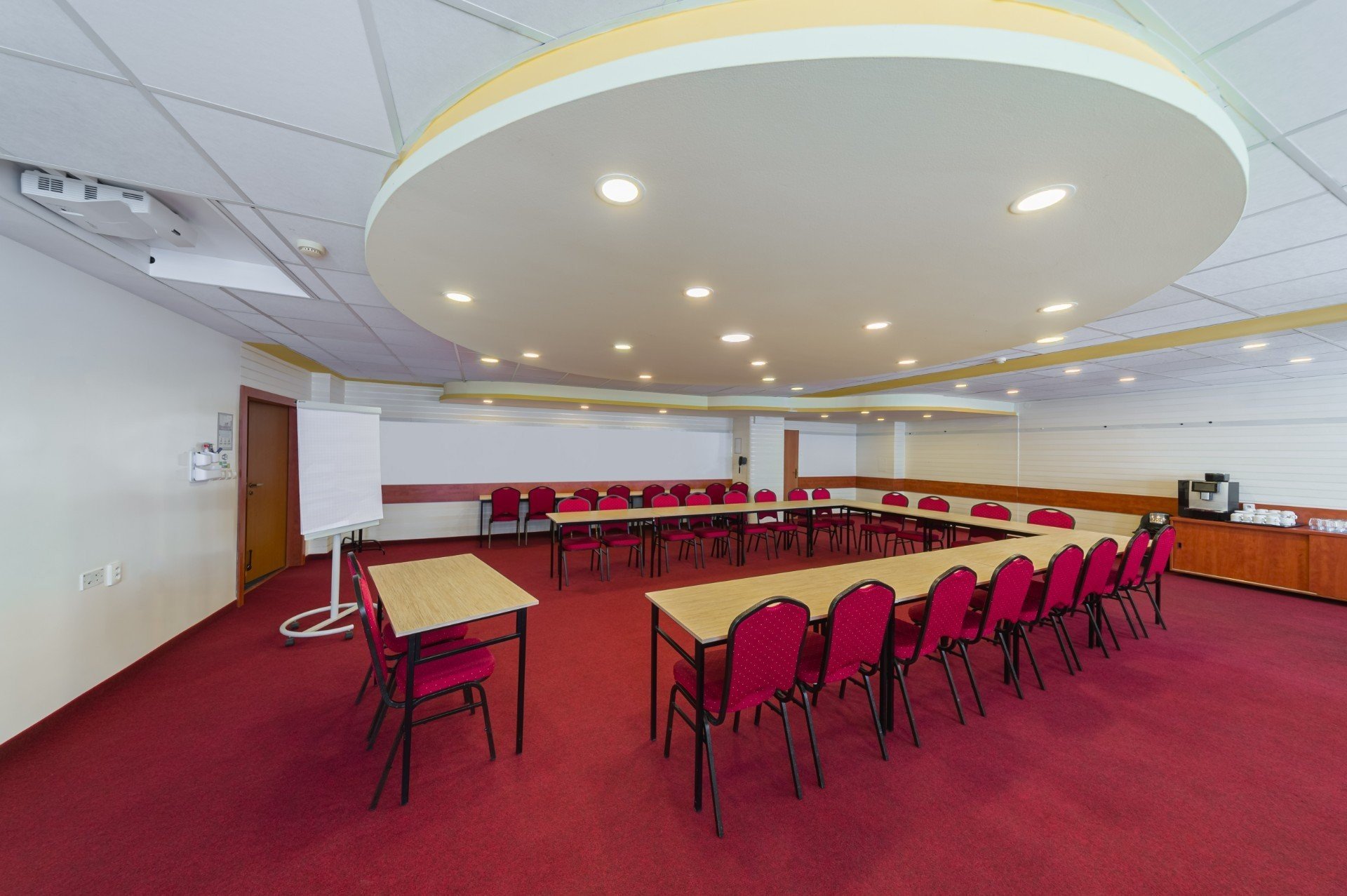 Salónik S1 Hotel Senec