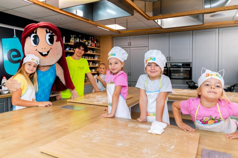 Pečenie s maskotmi v kulinárskom štúdiu Foodie v Hoteli Senec - Trinity Hotels.sk 