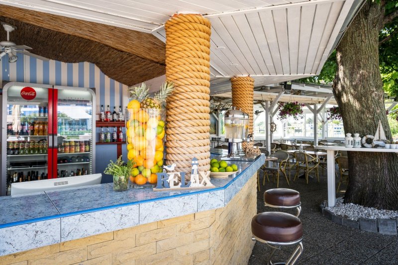 Pool Bar v Hoteli Senec - Trinity Hotels.sk